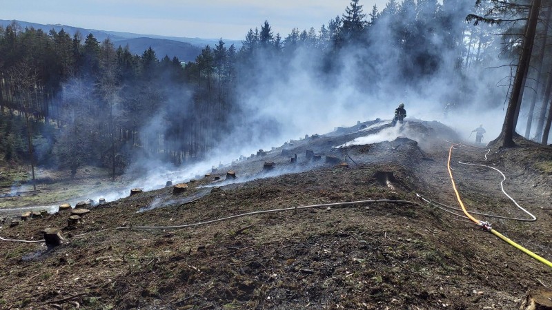 Požár v Biskupicích, foto: HZS Pardubického kraje