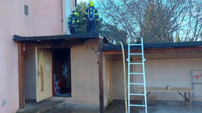 Požár kotelny zasáhl i fasádu domu