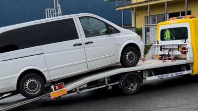 Při vyzvednutí vozidla se tlumočník tak rozčílil, až odešel s pokutou za hrubé chování