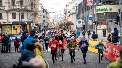 Pardubický vinařský půlmaraton v sobotu omezí dopravu po městě